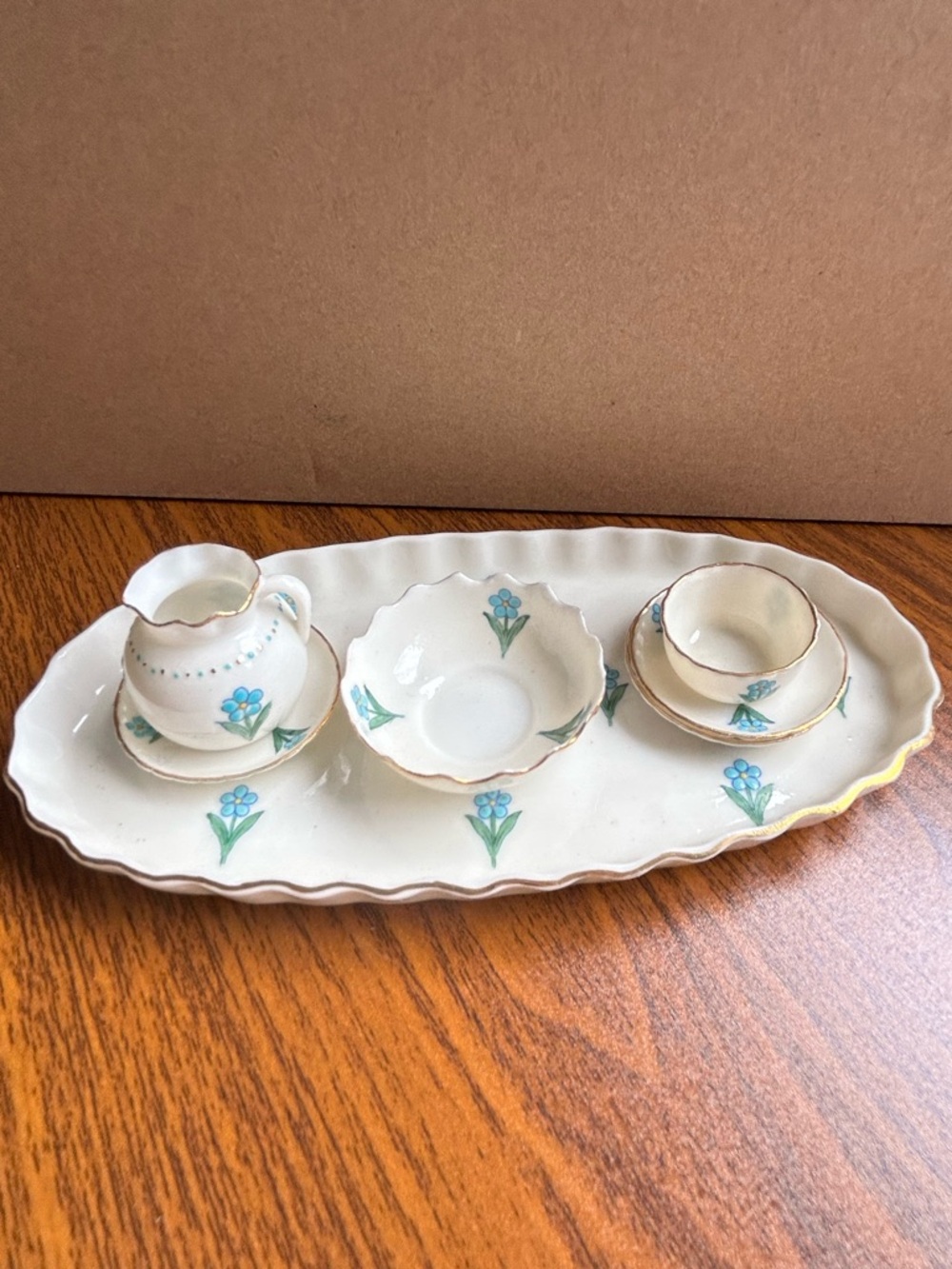 W.H. Goss Miniature Tea Set Tray Set Size